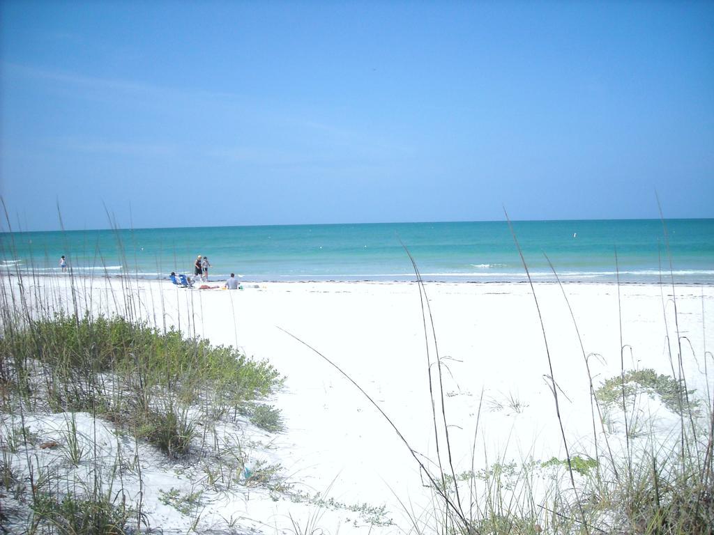 Boca Ciega Bay Apartment St. Pete Beach Bagian luar foto